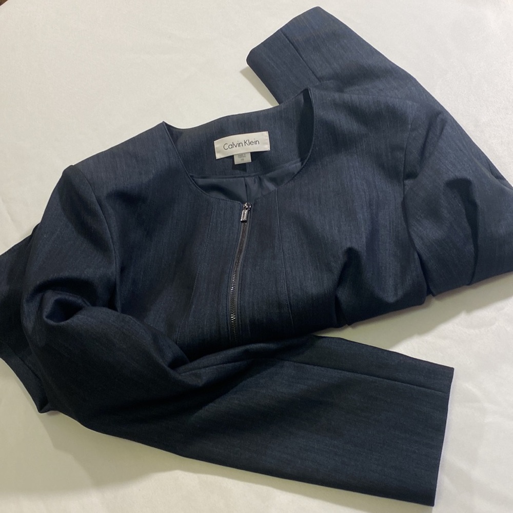 Calvin Klein woman’s zip up blazer top size 10